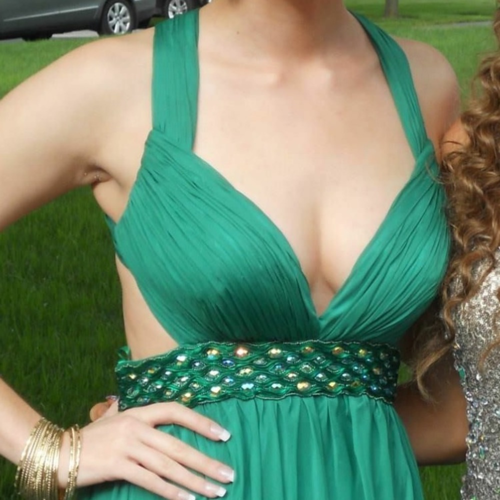 💚Emerald 💚 La Femme Dress 15802 - Picture 4 of 8